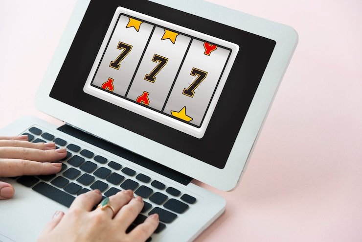 Tangkapan layar aplikasi wkwkslot menampilkan pasar Liga 1 dan permainan slot di perangkat Android